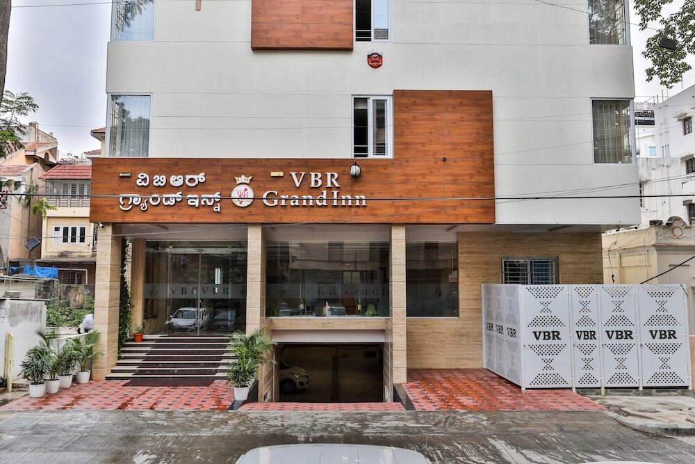 Hotel Vbr Grand Inn — фото 1