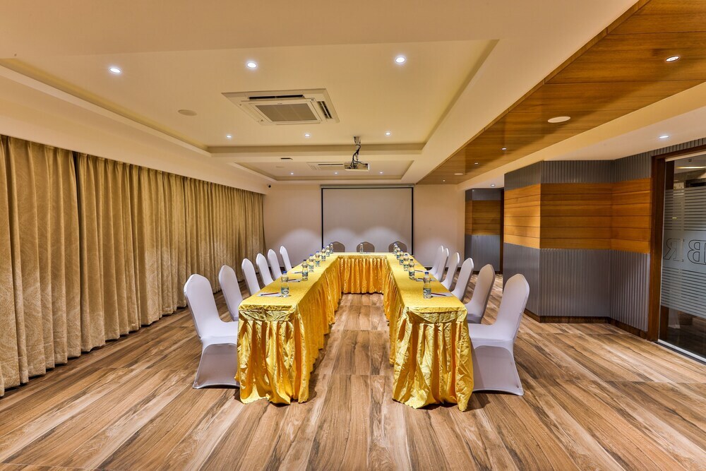 Бангалор: Hotel Vbr Grand Inn