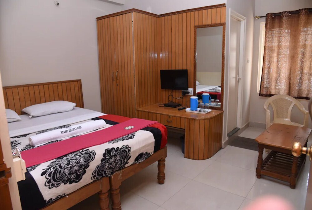 Бангалор: Goroomgo Kaveri Deluxe Lodge Bengaluru