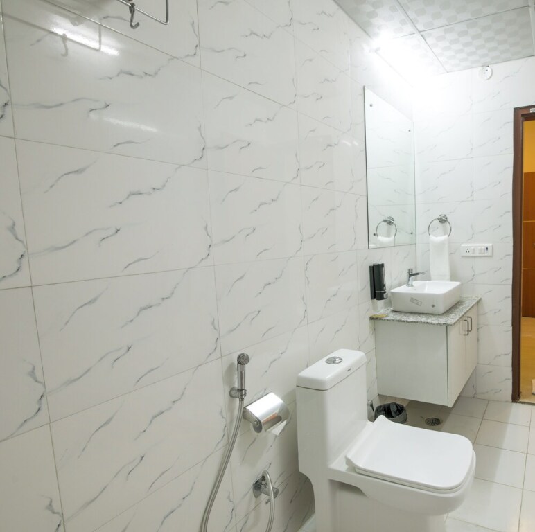 Большая Нойда: Twin Towers Inn