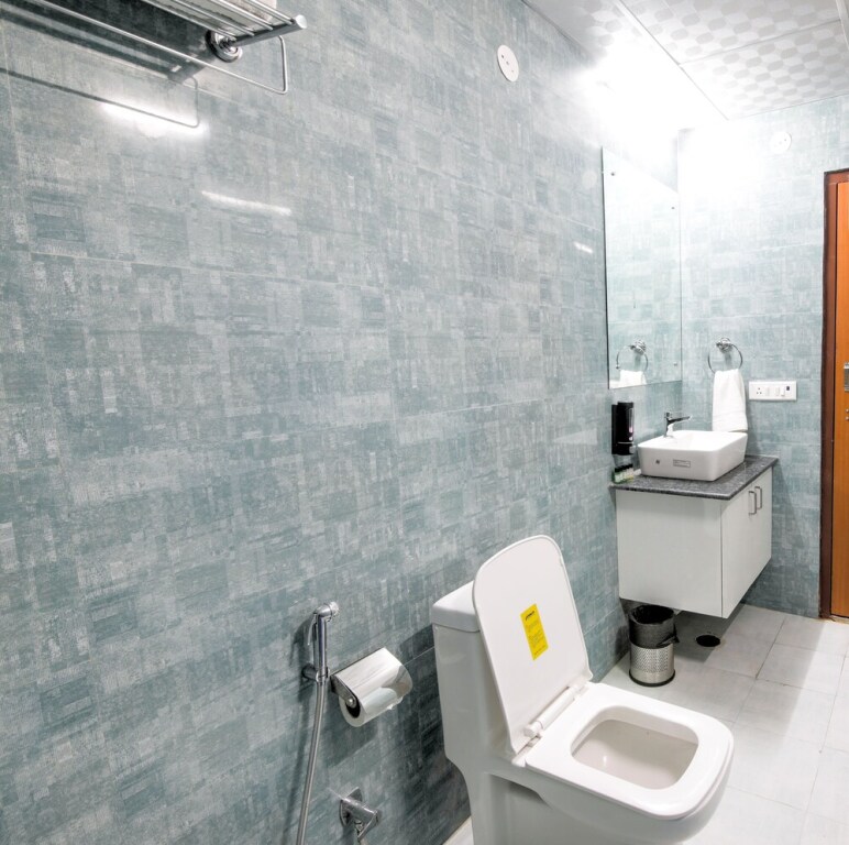 Большая Нойда: Twin Towers Inn