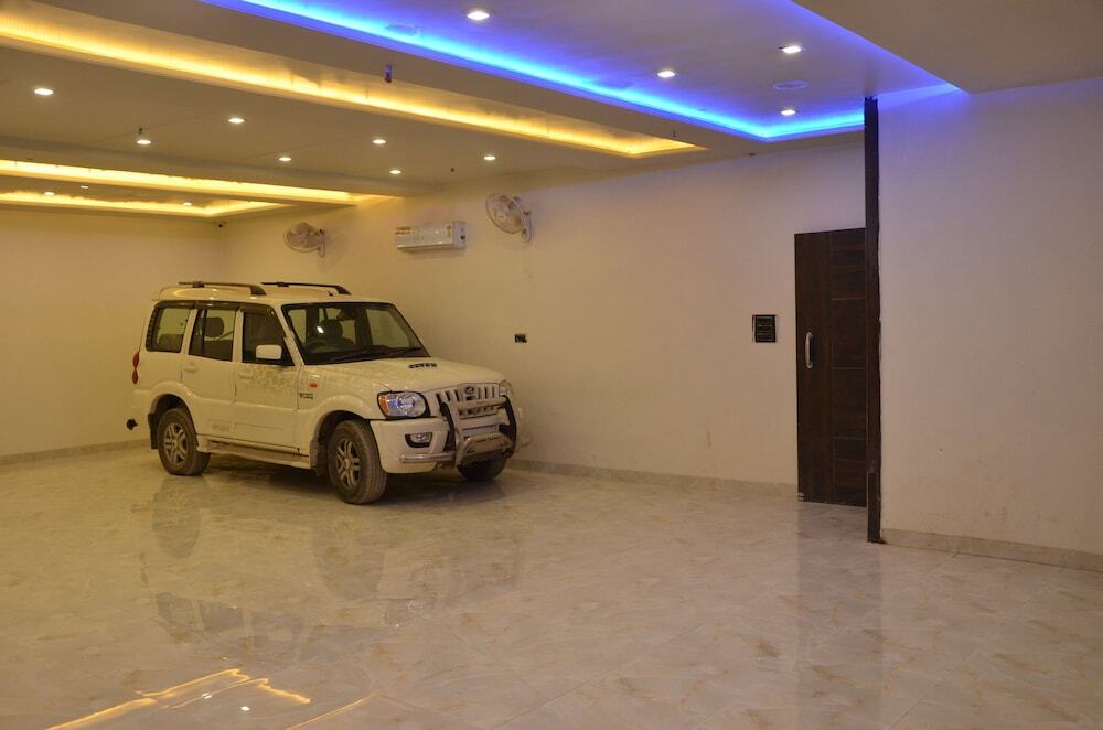 Матхура: Itsy Hotels Anjali Mahal 500, Mtrs From Mathura Railway Station