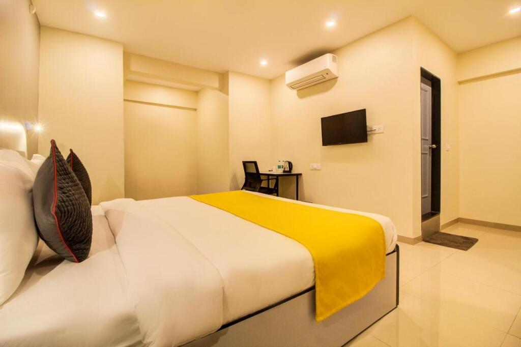 Пуна: Housemate Hotels