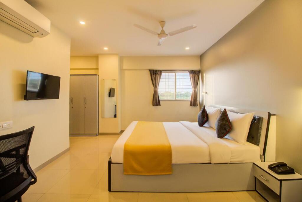 Пуна: Housemate Hotels
