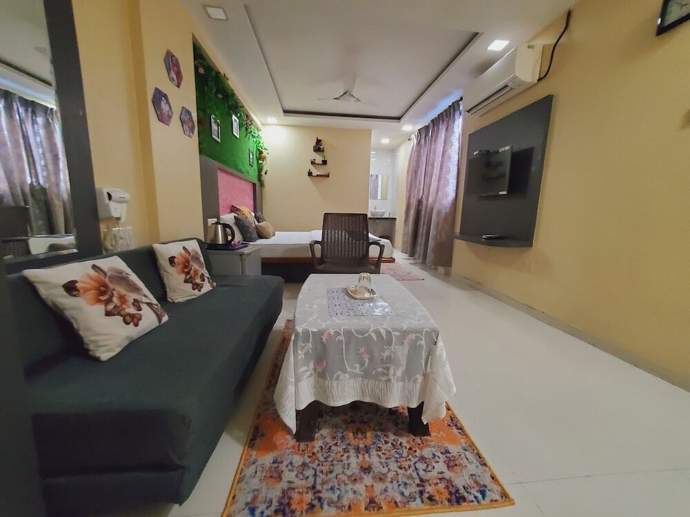 Панвель: hotel mari aai residency