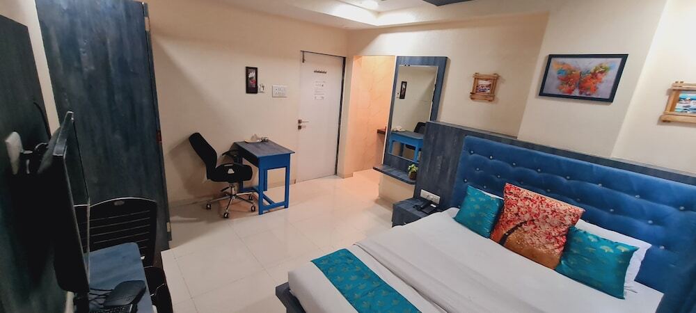 Панвель: hotel mari aai residency