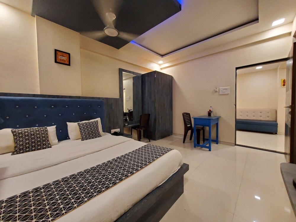 Панвель: hotel mari aai residency