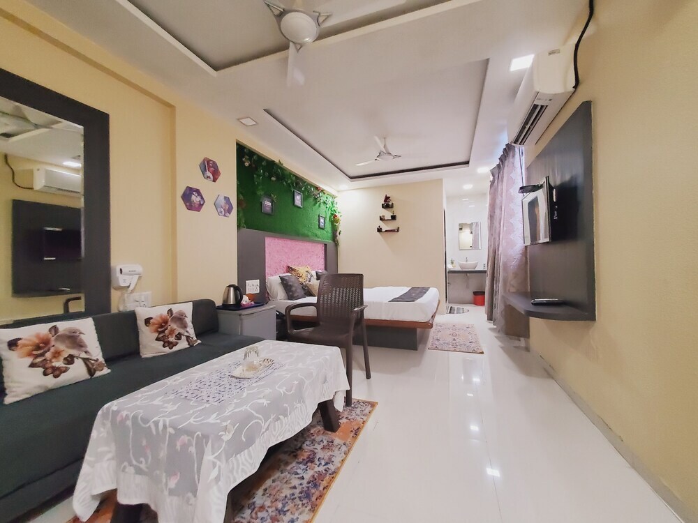 Панвель: hotel mari aai residency