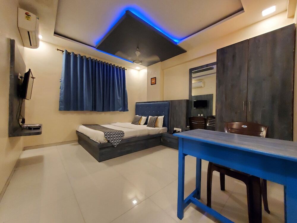Панвель: hotel mari aai residency