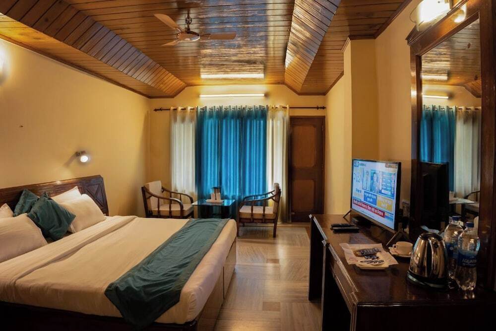 Куфри: Hotel Falcon Crest