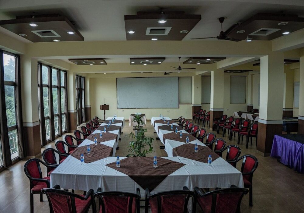 Куфри: Hotel Falcon Crest