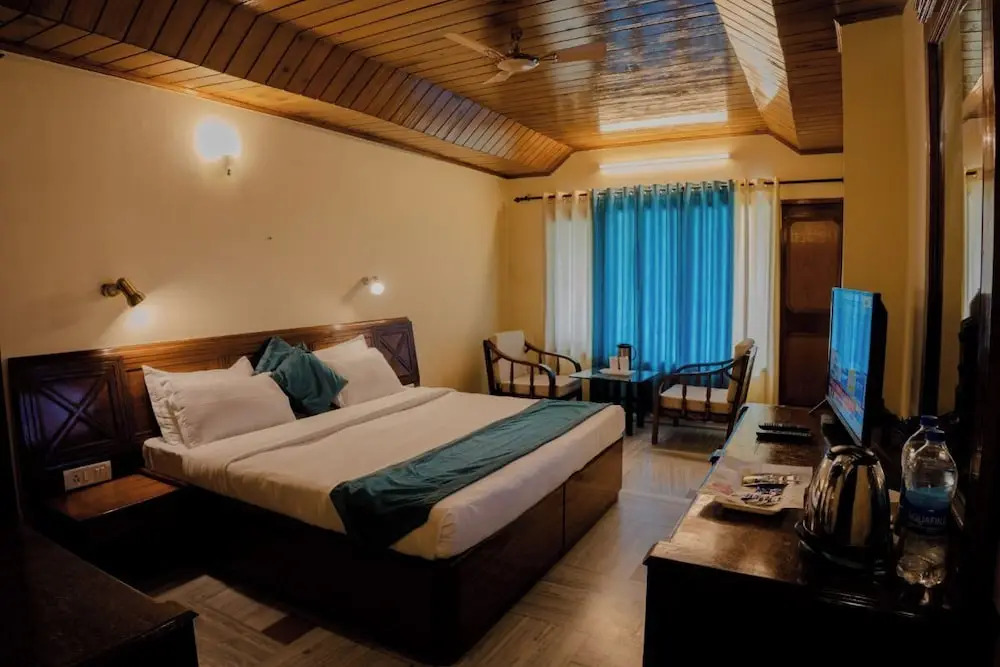 Куфри: Hotel Falcon Crest