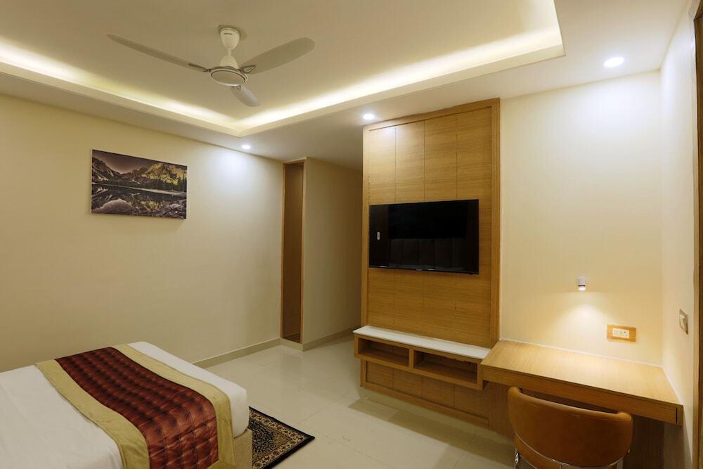 Гуруграм: Hotel Sakura by Maps, GURGAON