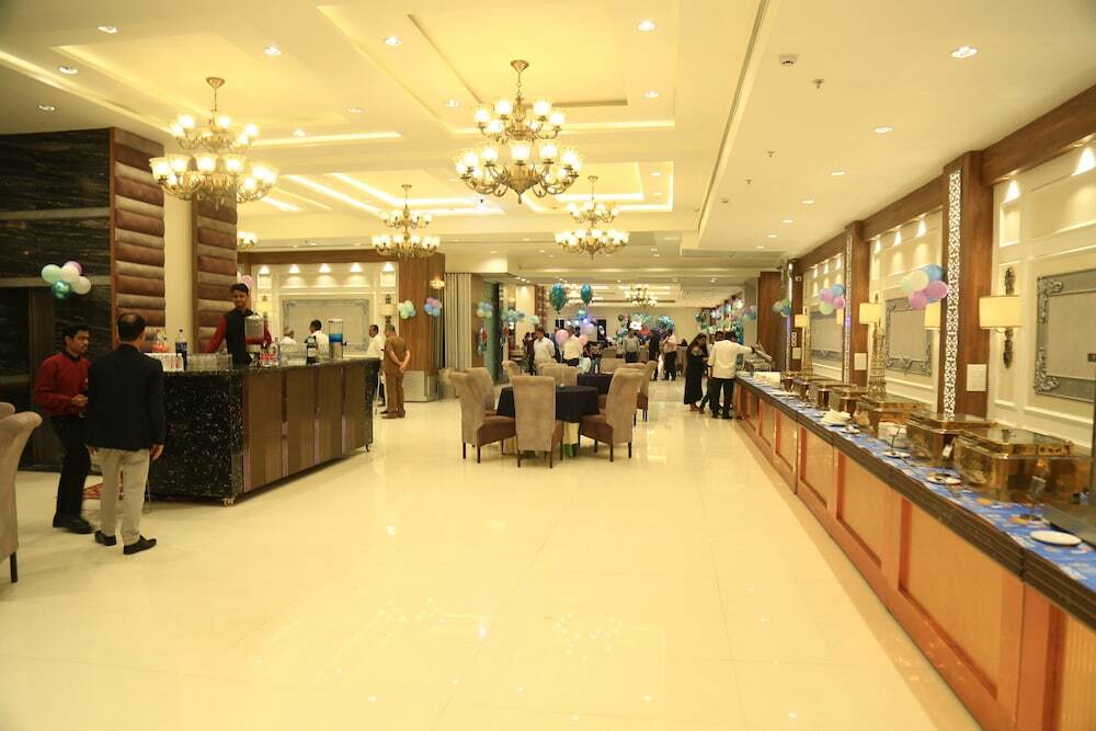 Гуруграм: Hotel Sakura by Maps, GURGAON