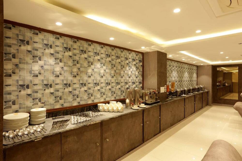Гуруграм: Hotel Sakura by Maps, GURGAON