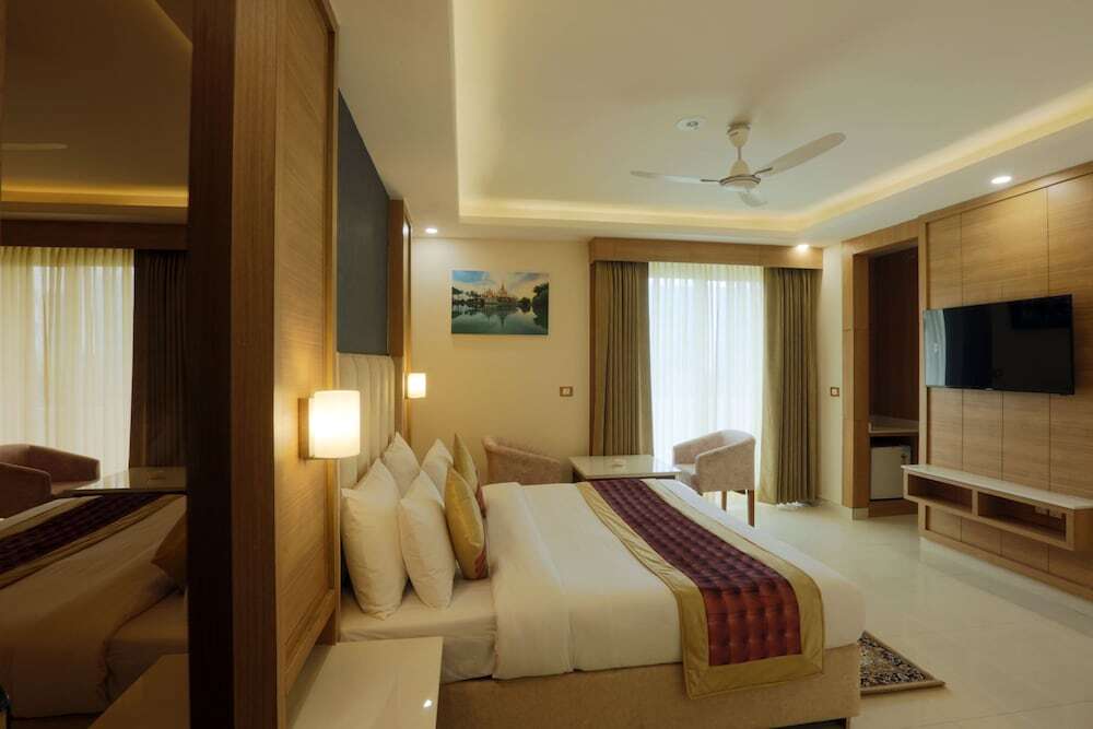 Гуруграм: Hotel Sakura by Maps, GURGAON