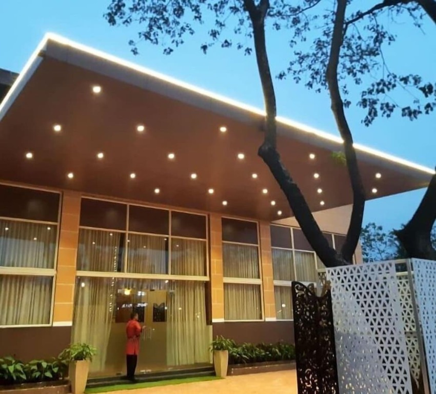 Райпур: The Grand Neelam Hotel
