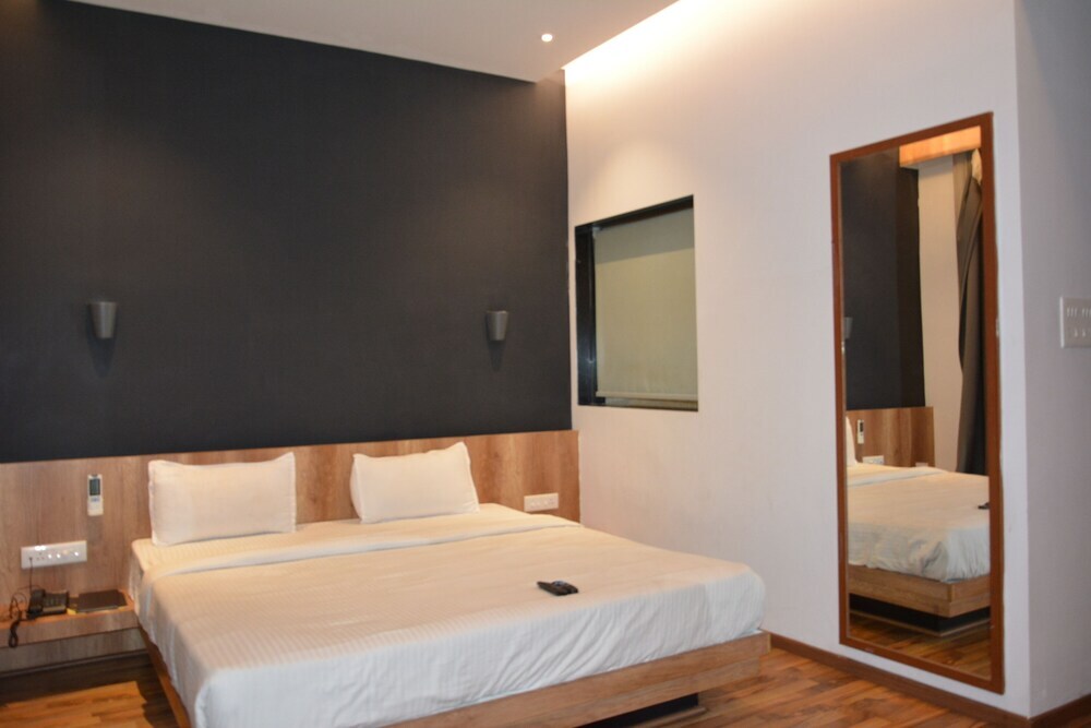 Райпур: The Grand Neelam Hotel