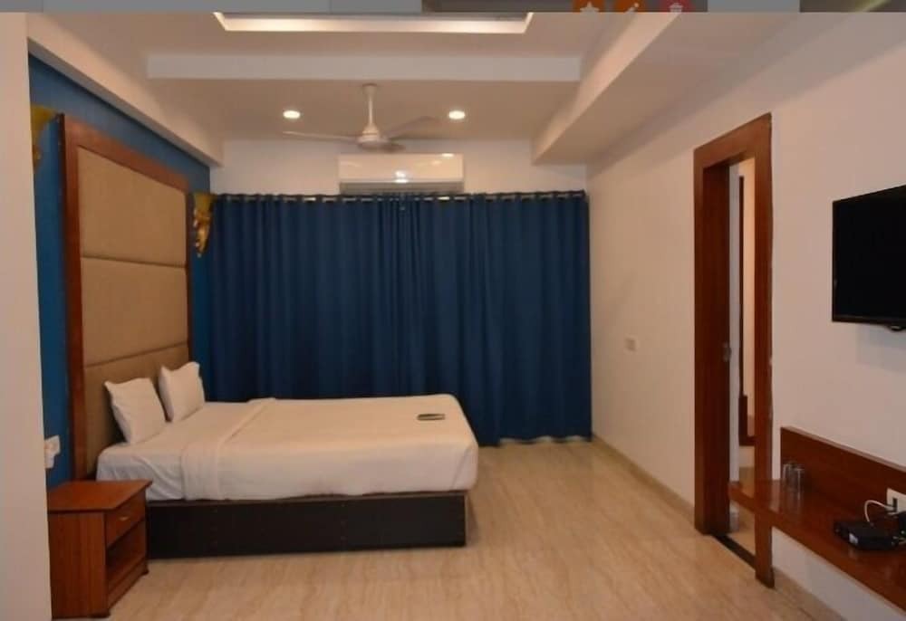 Райпур: The Grand Neelam Hotel