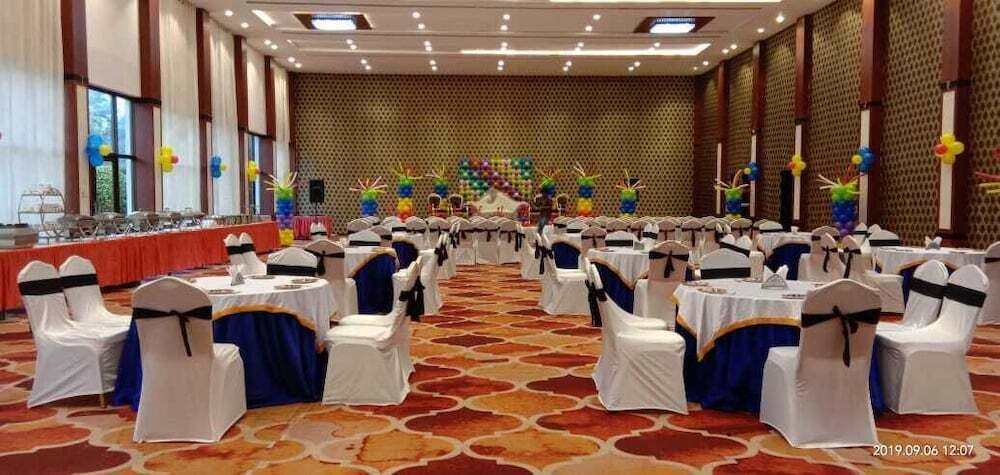 Райпур: The Grand Neelam Hotel