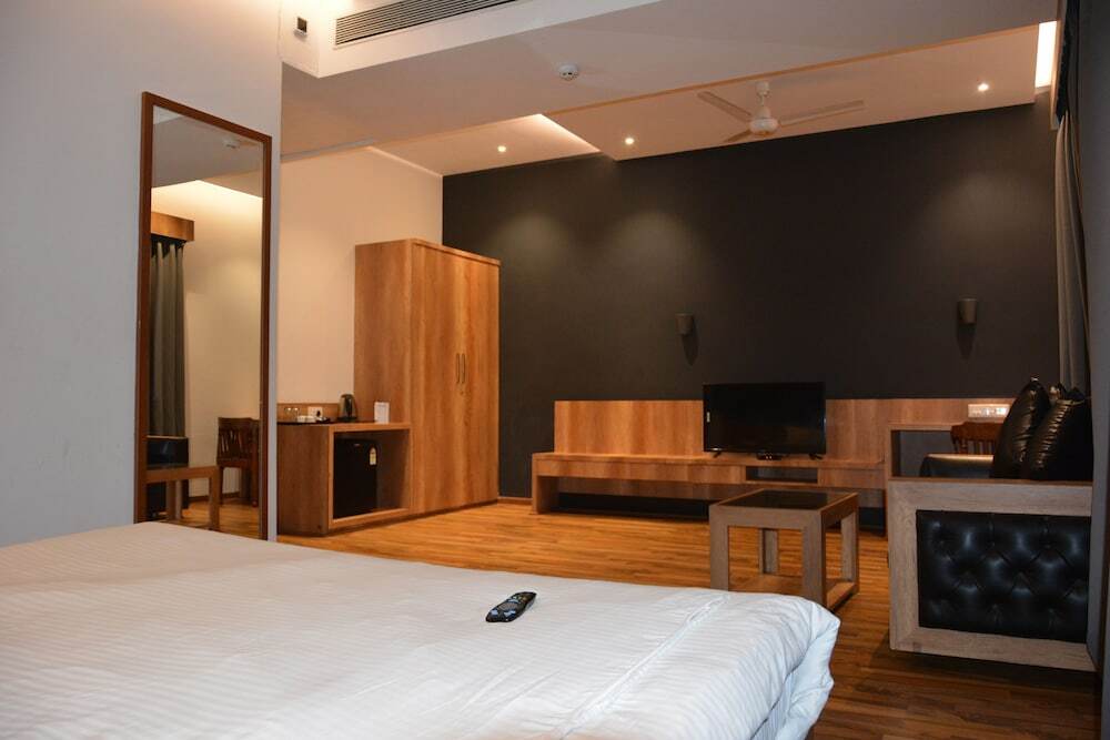 Райпур: The Grand Neelam Hotel