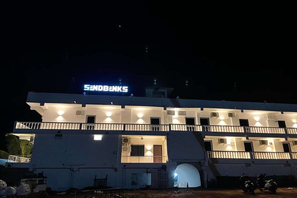 Арамбол: Sandbanks Beach Resort