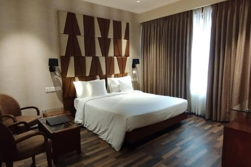 Мумбаи: Adiva Residency Beacon, Grant Road, Mumbai