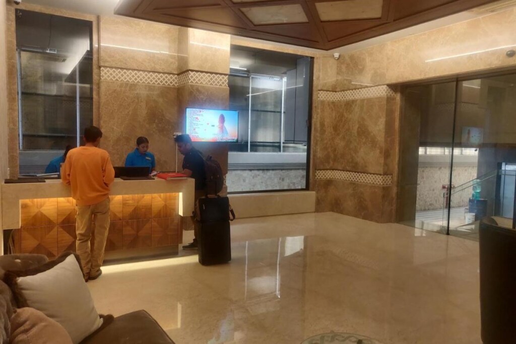 Мумбаи: Adiva Residency Beacon, Grant Road, Mumbai