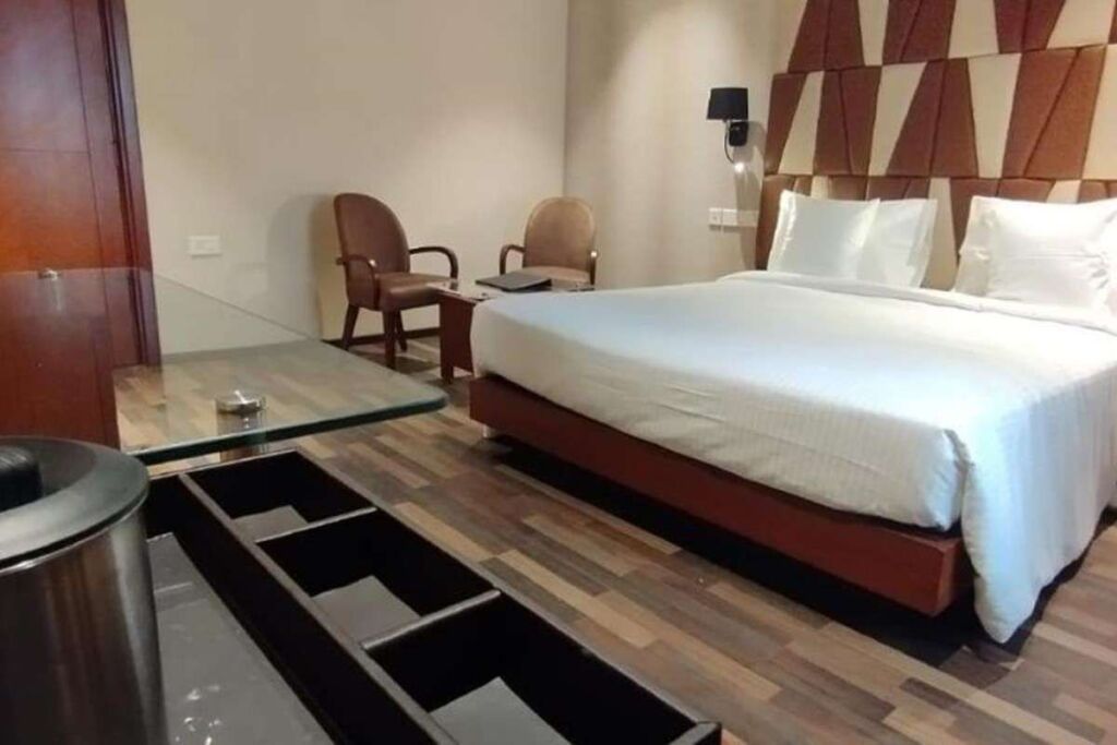 Мумбаи: Adiva Residency Beacon, Grant Road, Mumbai