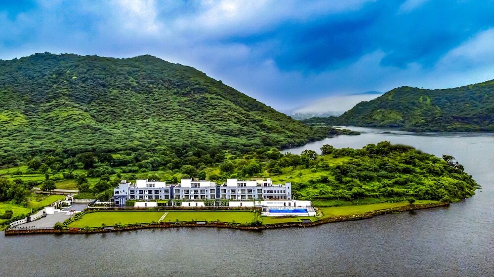 Удаипур: Zana Lake Resort Udaipur