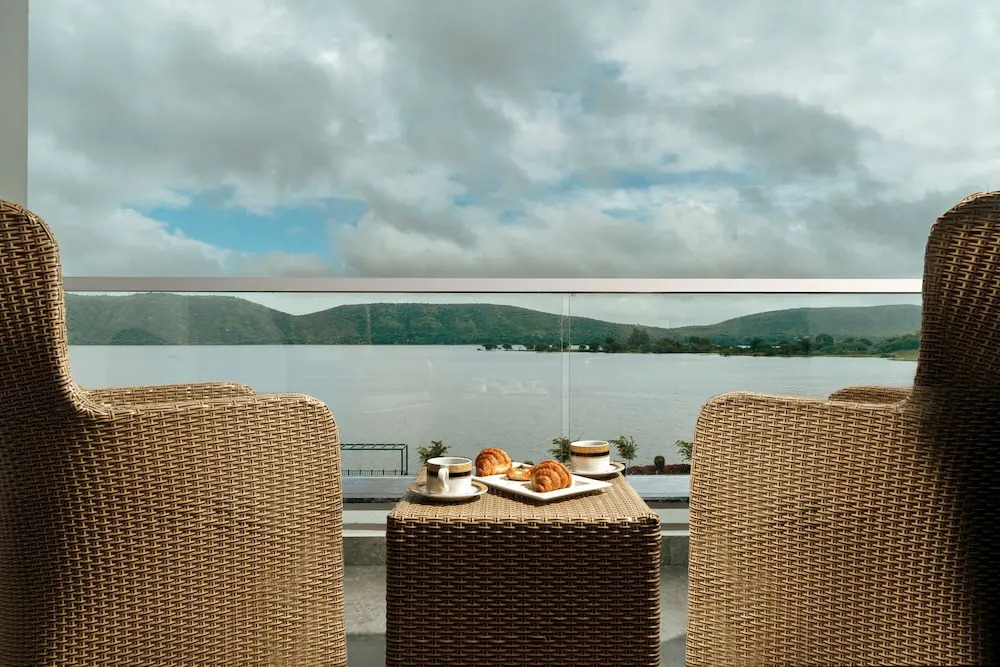 Удаипур: Zana Lake Resort Udaipur