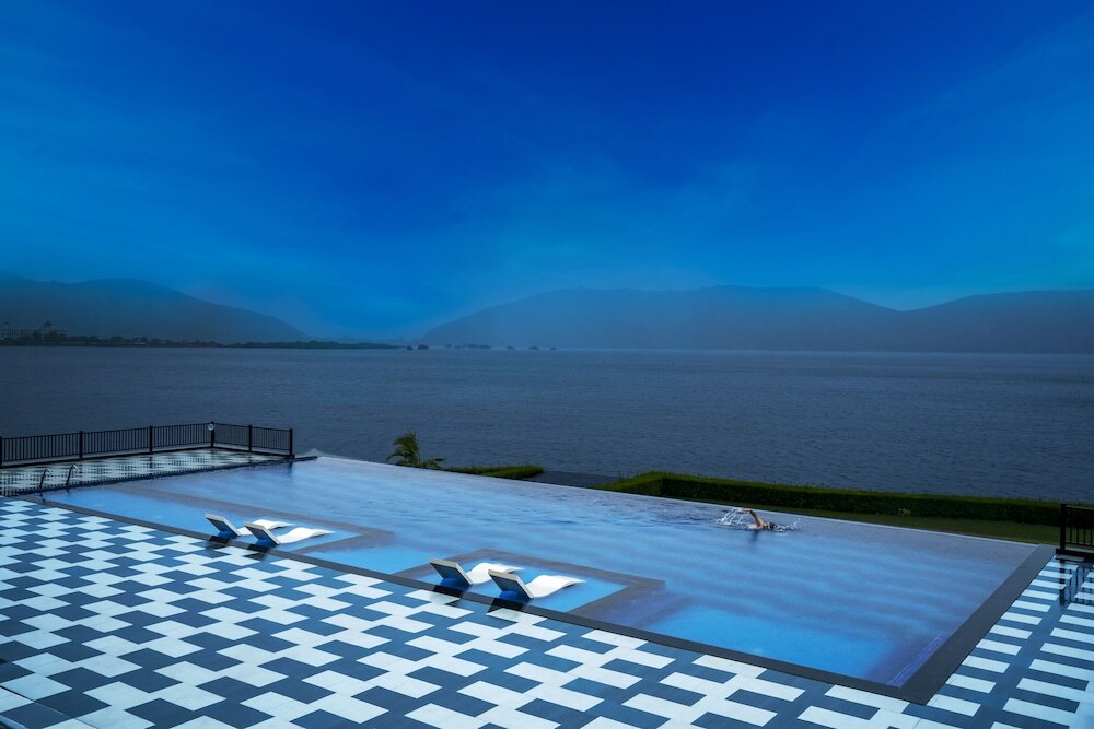 Удаипур: Zana Lake Resort Udaipur
