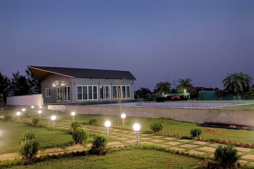 Гуруграм: The Ashoka farms and Resort