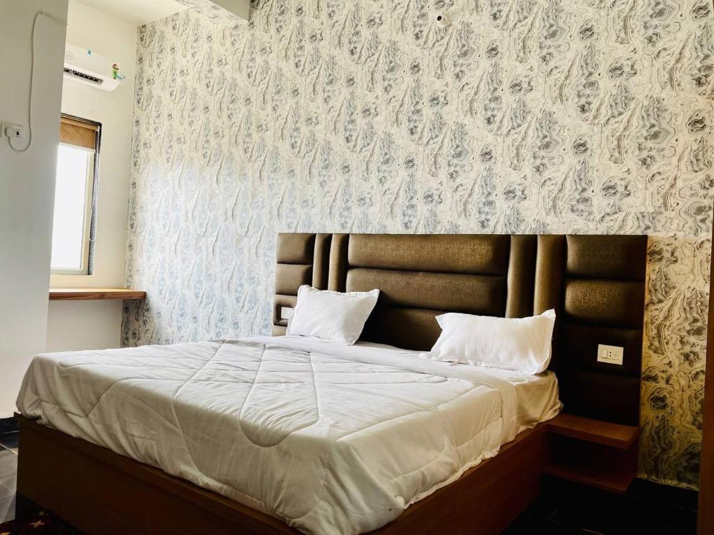 Матхура: Hotel B P Emerald