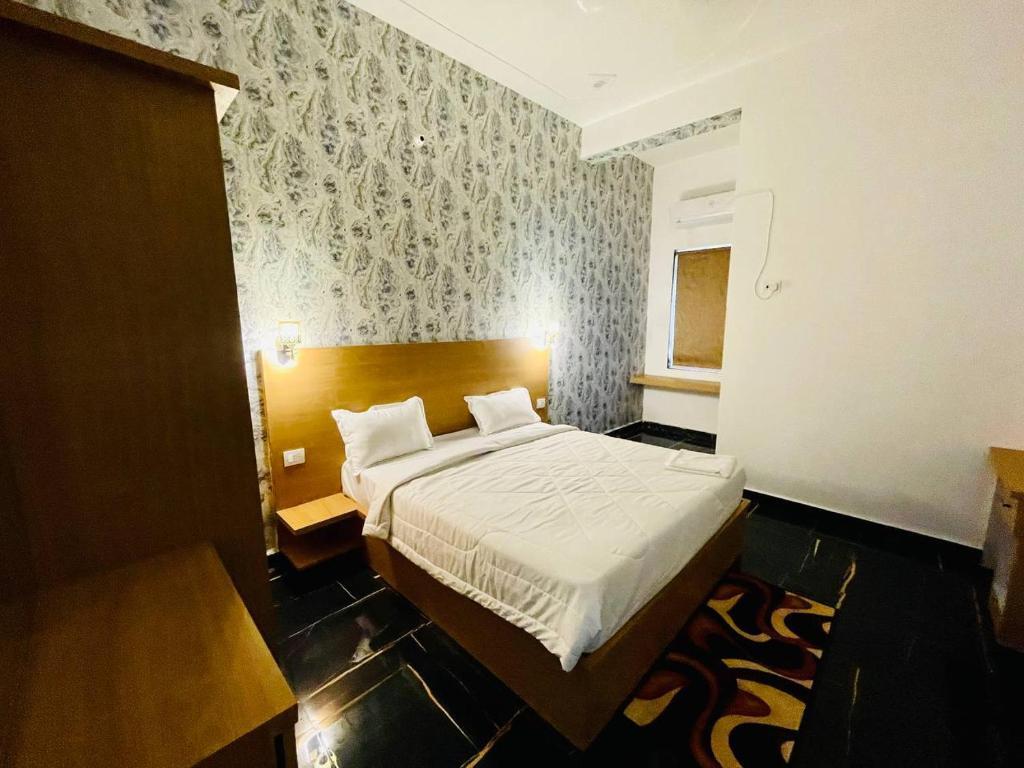 Матхура: Hotel B P Emerald