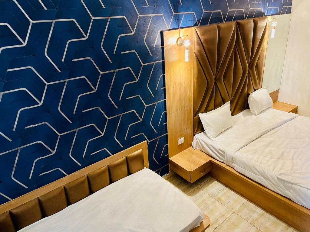Матхура: Hotel B P Emerald
