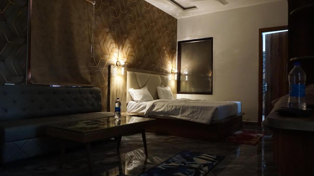 Матхура: Hotel B P Emerald