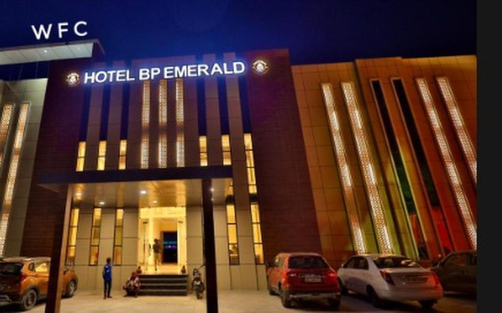 Матхура: Hotel B P Emerald