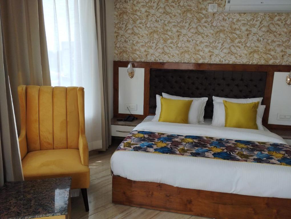 Ревалсар: Abhilashi Inn