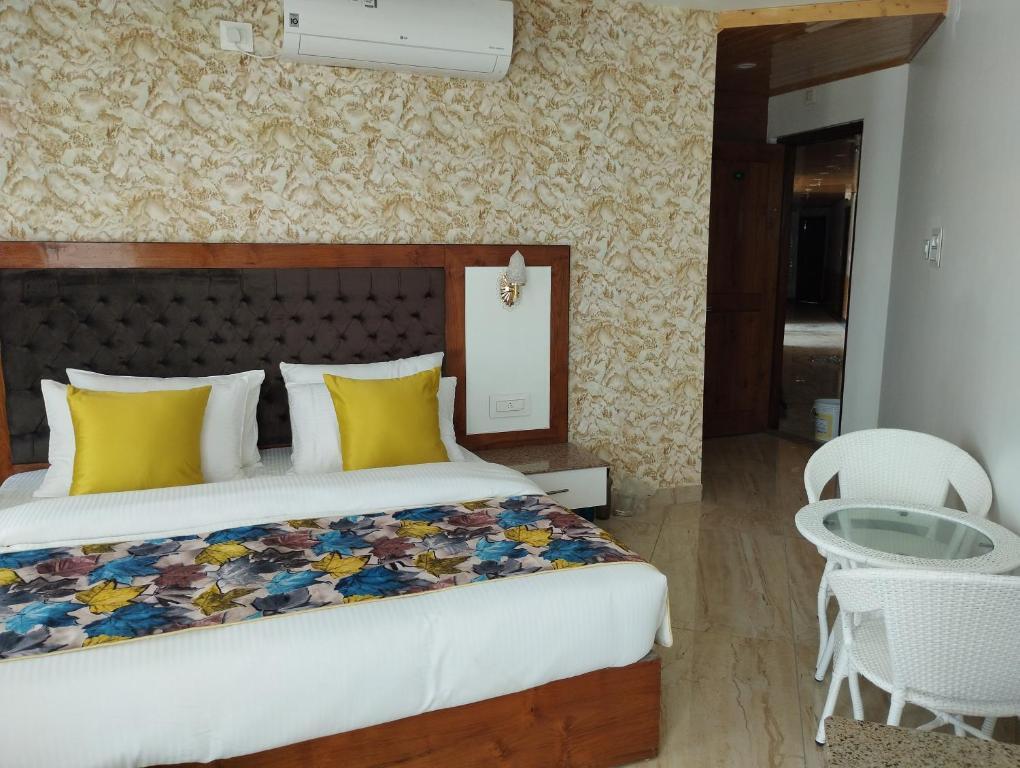 Ревалсар: Abhilashi Inn