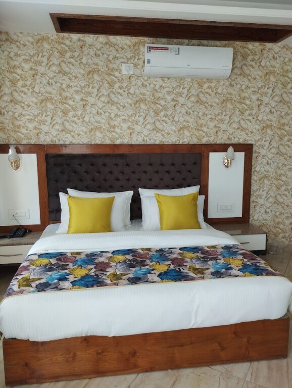 Ревалсар: Abhilashi Inn