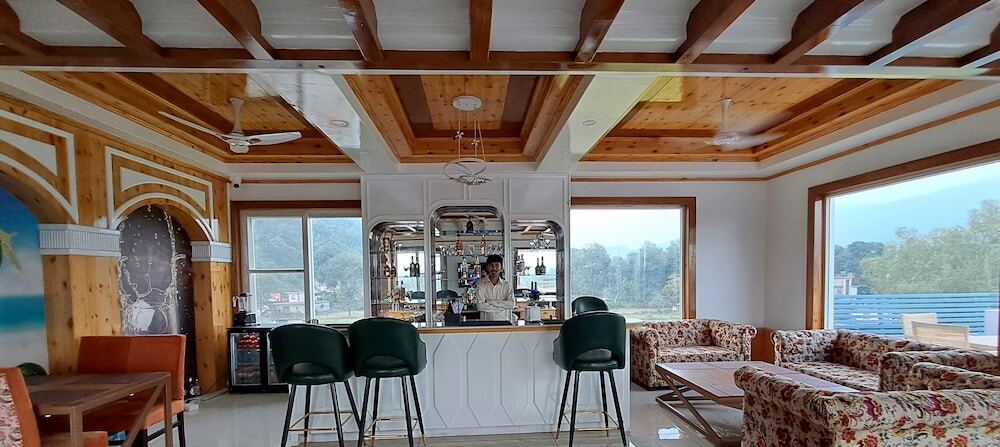 Ревалсар: Abhilashi Inn