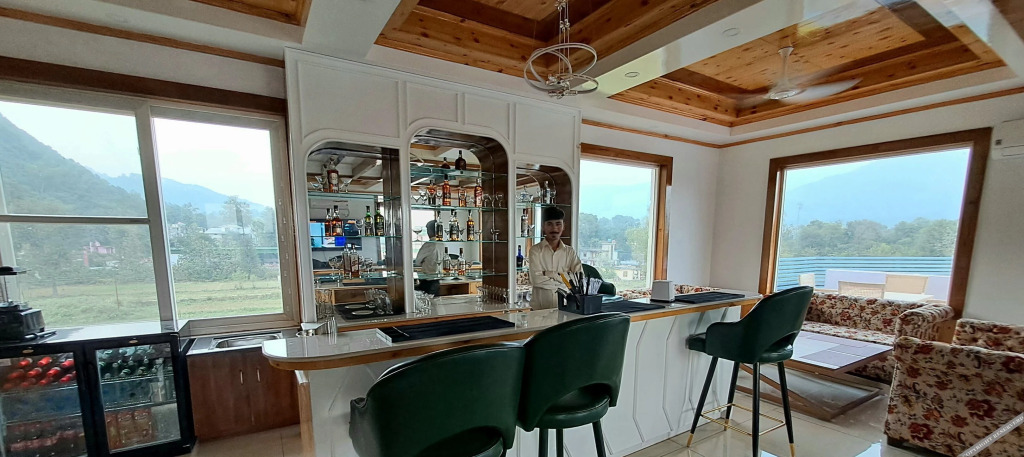Ревалсар: Abhilashi Inn