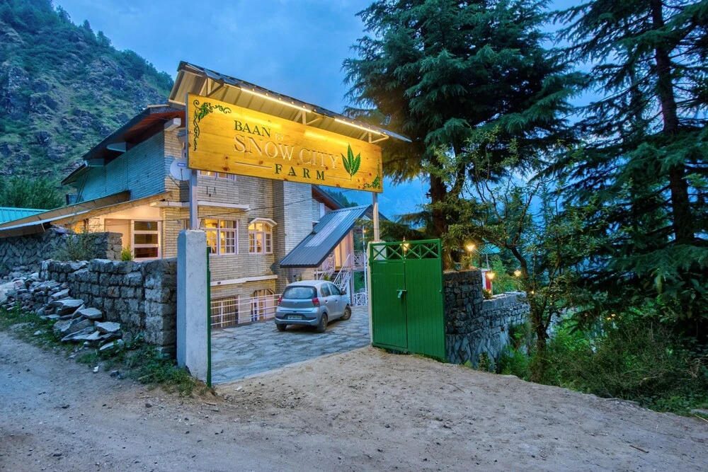 Манали: Baan By Snow City Farm