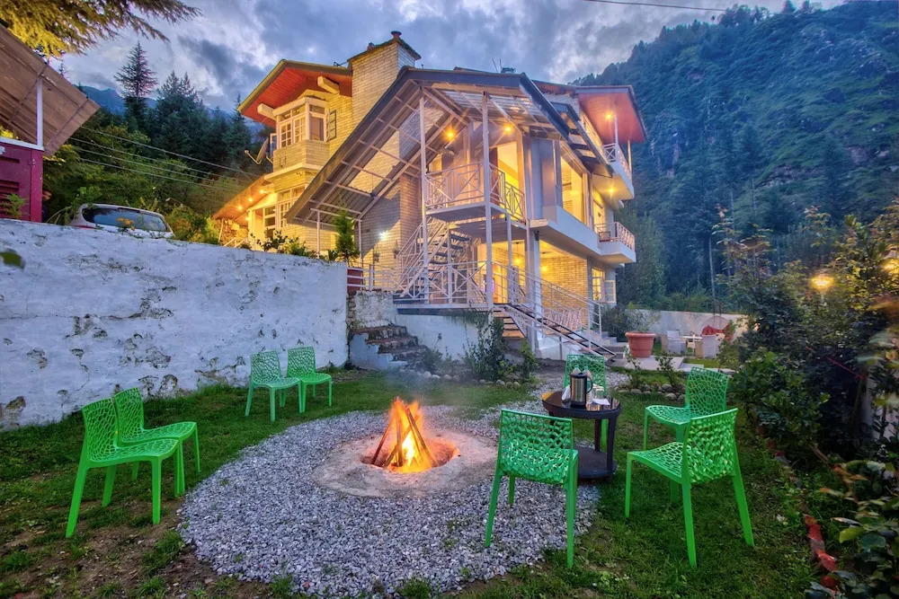 Манали: Baan By Snow City Farm