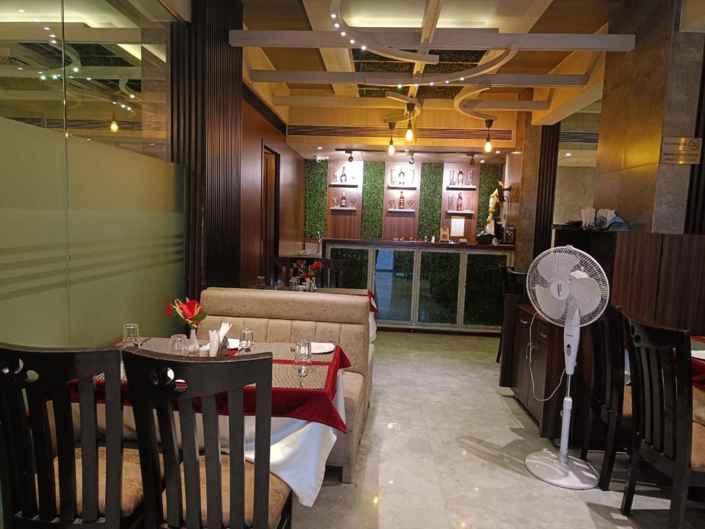 Панвель: Hotel Metro palace panvel Navi mumbai