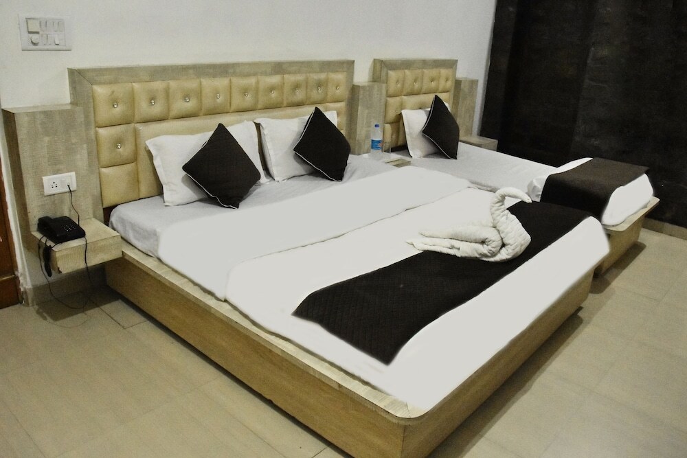 Катра: Hotel Neelkanth Mahadev Hotel & Resorts