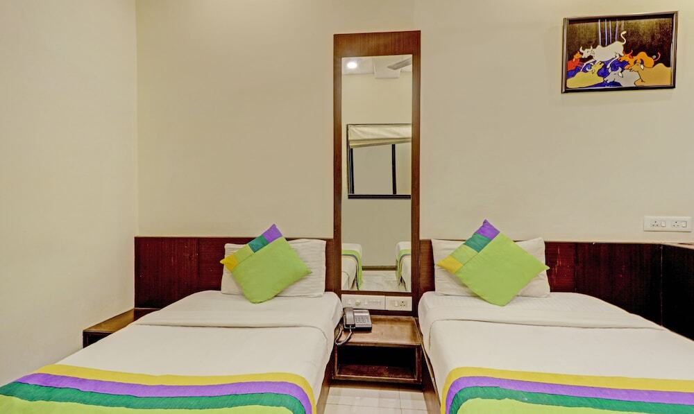 Нагпур: Loharkar Family Hotel L A Rooms