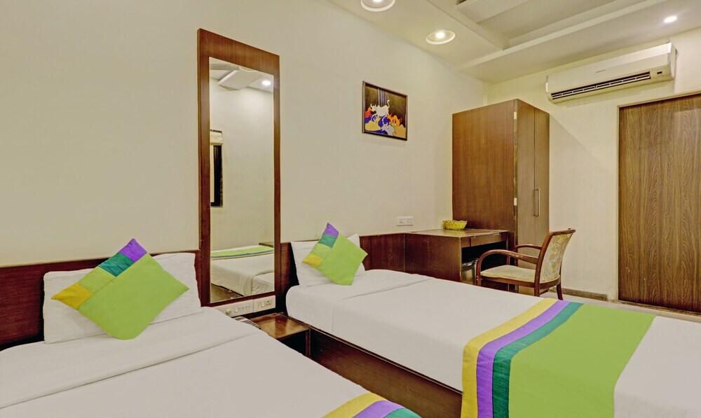Нагпур: Loharkar Family Hotel L A Rooms