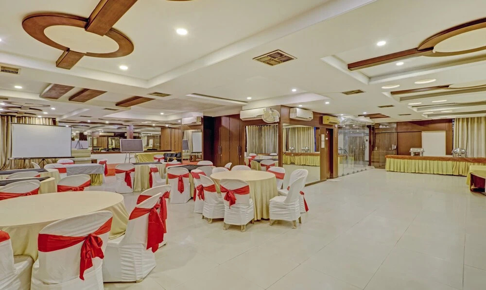 Нагпур: Loharkar Family Hotel L A Rooms